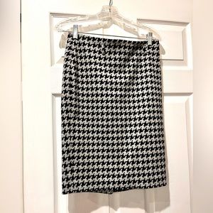 Houndstooth Pencil Skirt (Professional)